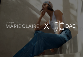 Woman in casual clothing sitting on concrete steps, with text "Groupe MARIE CLAIRE X DAC" displayed.