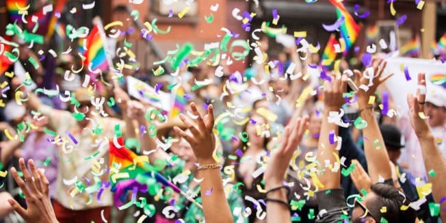 Espectadores del desfile del Gay Pride en Greenwich Village.